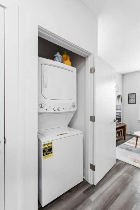 Mid-Century Modern Studio Cozysuites Downtown Ινδιανάπολη Εξωτερικό φωτογραφία