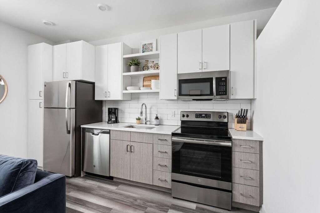 Mid-Century Modern Studio Cozysuites Downtown Ινδιανάπολη Εξωτερικό φωτογραφία